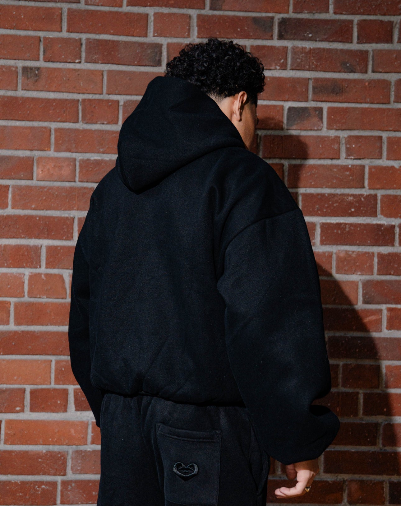 BASE BLACK HOODIE
