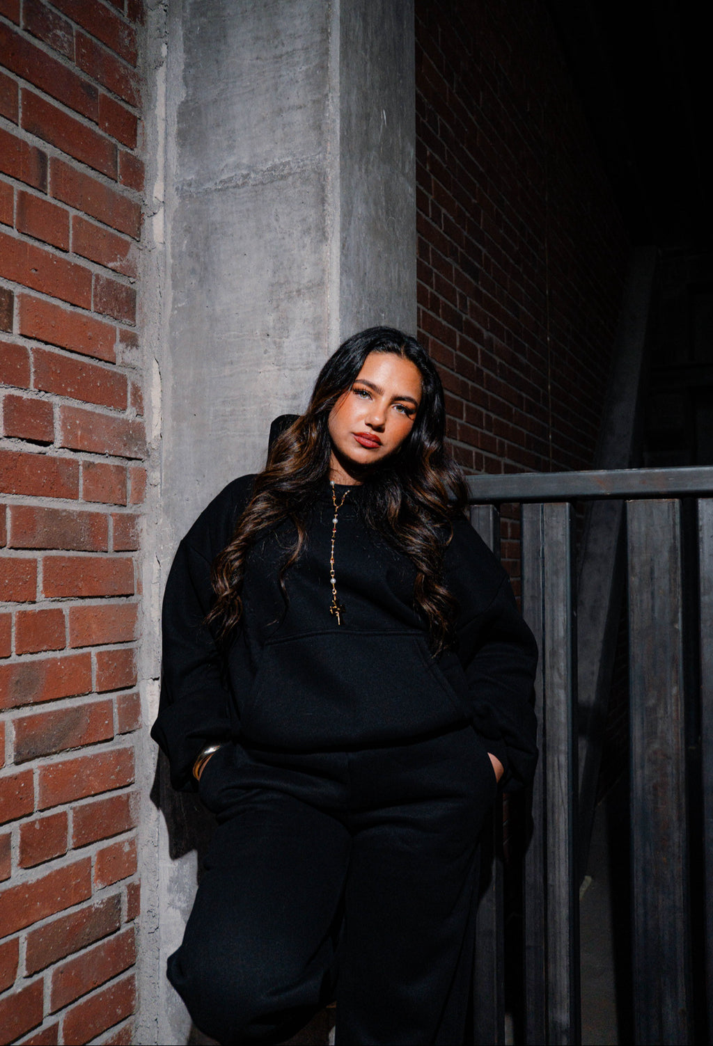 BASE BLACK HOODIE