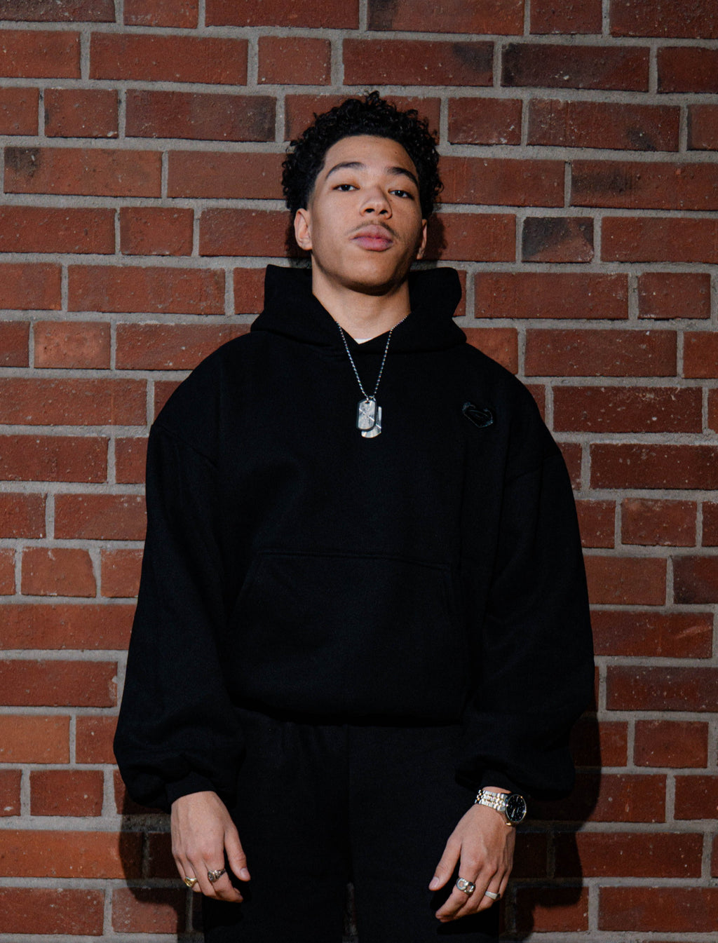 BASE BLACK HOODIE