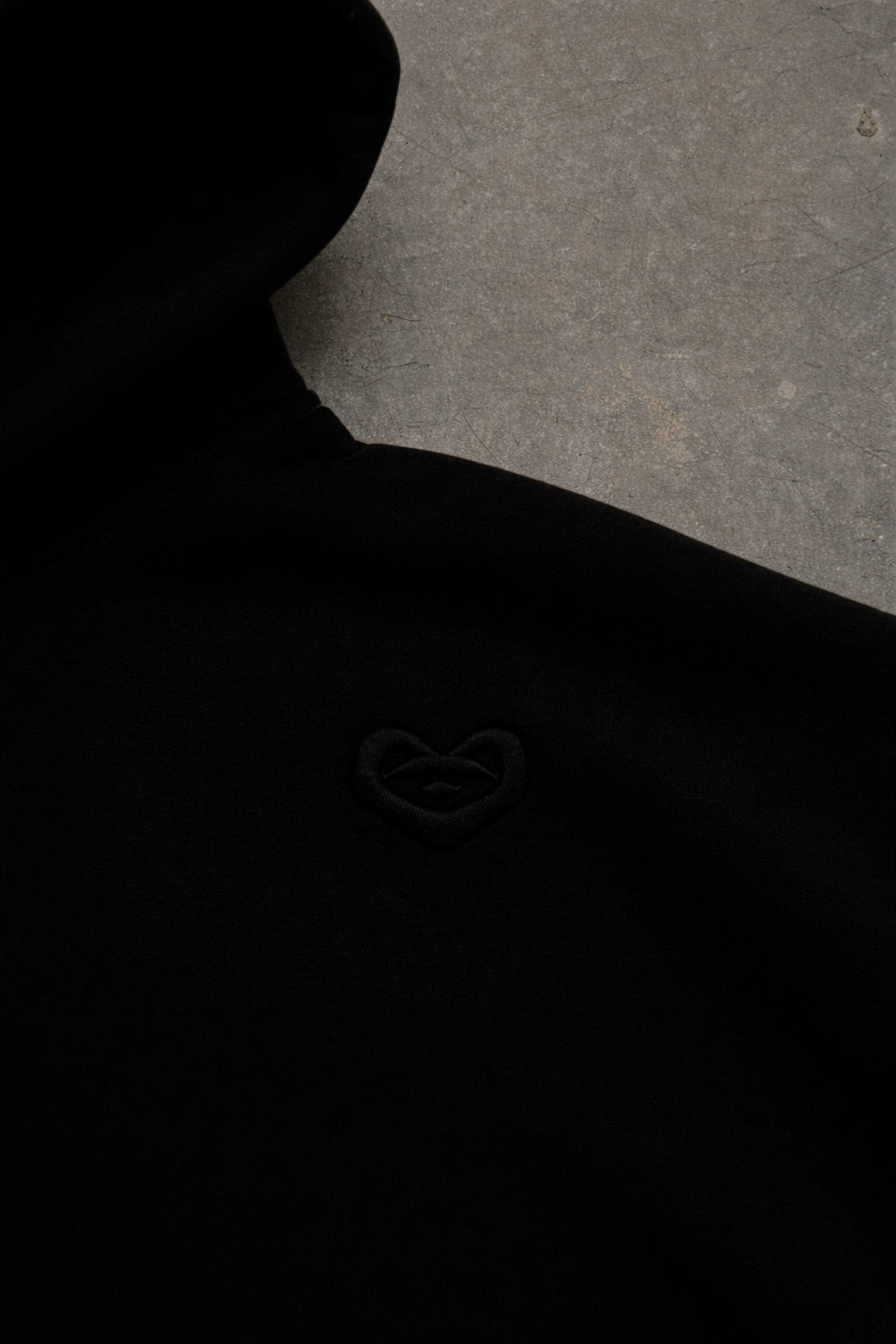 BASE BLACK HOODIE